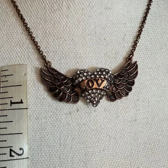 BETSEY JOHNSON WINGED HEART NECKLACE “LOVE” SPELLOUT COPPER CRYSTAL PAVE 18” EUC - Picture 9 of 12